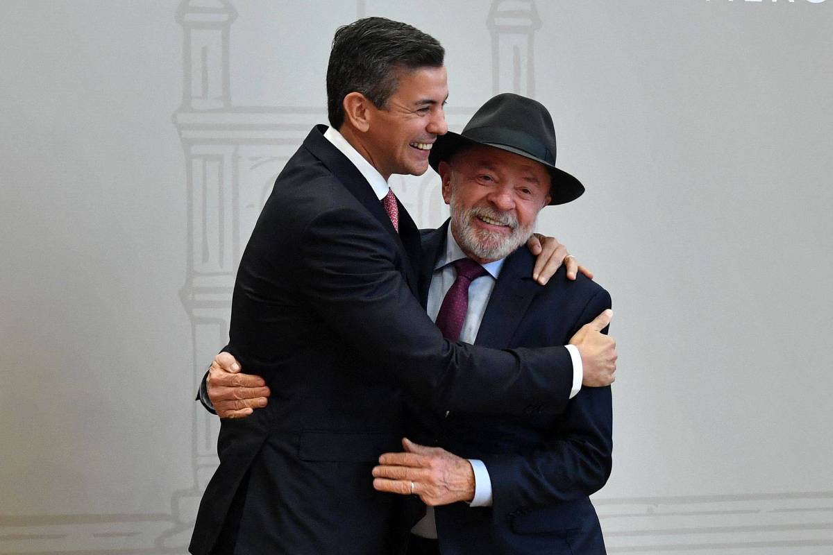 Lula presta homenagem às vítimas de terremoto na Venezuela durante cúpula do Mercosul