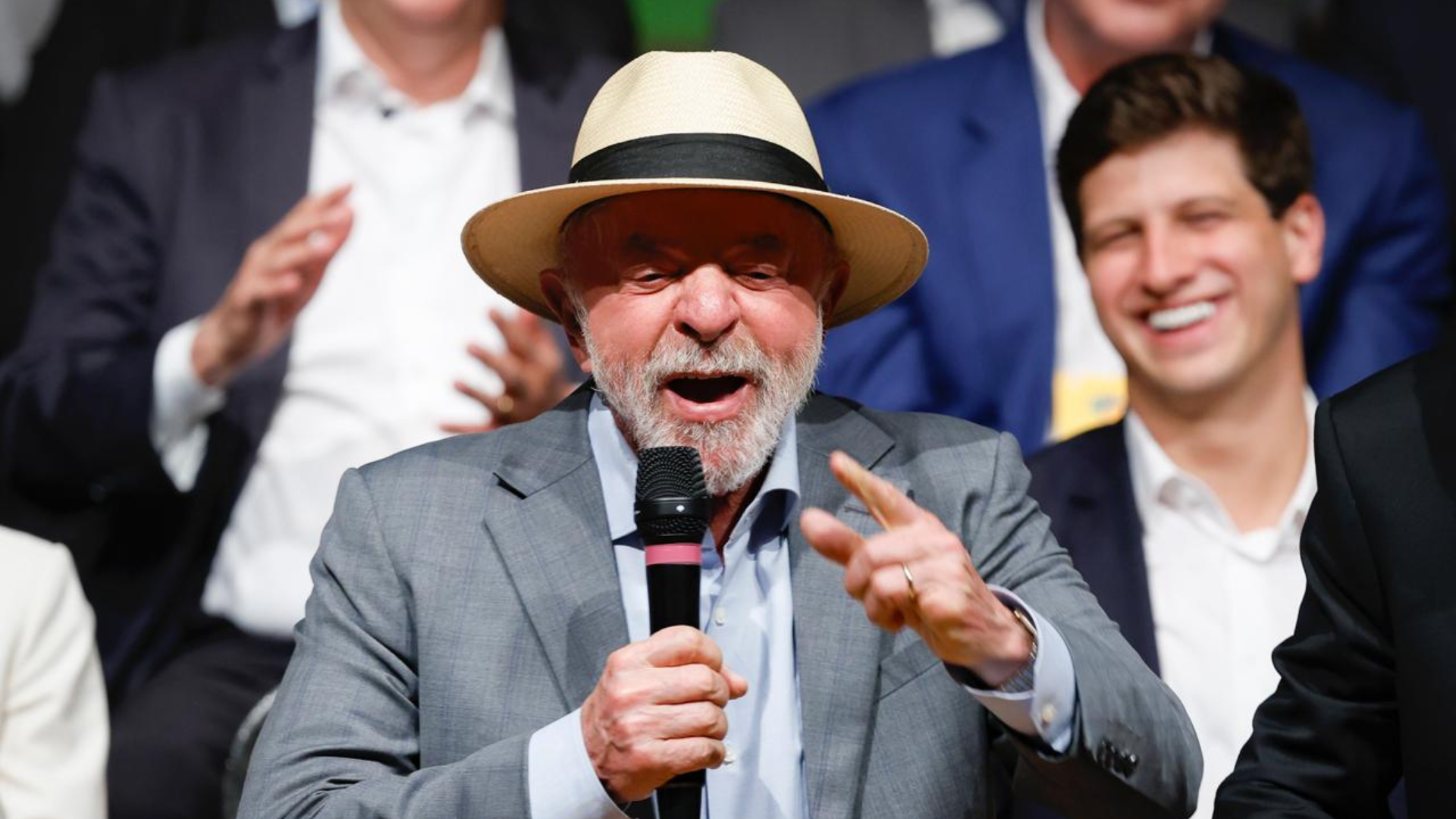 Lula pressiona Congresso pelo fim da escala 6x1 e defende tempo em família