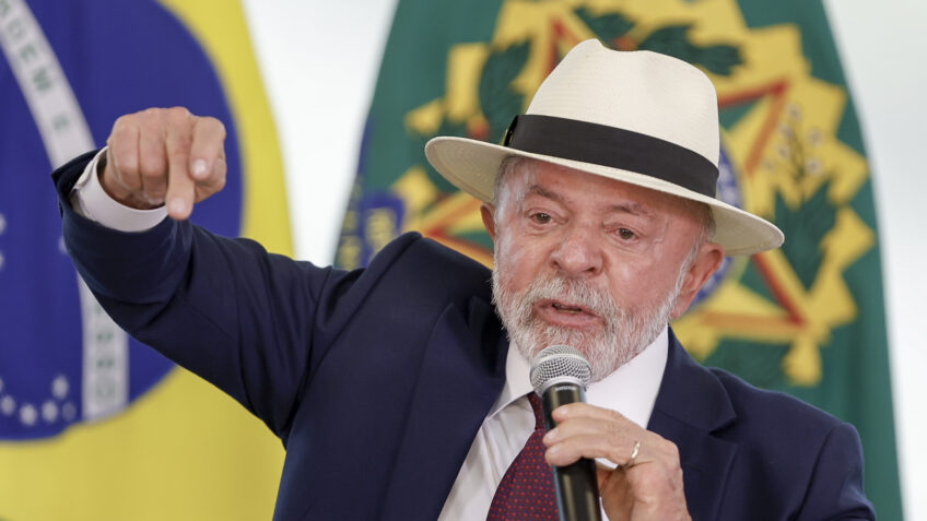 Luiz Inácio Lula da Silva prorroga redução de tributos sobre querosene de aviação e biodiesel até 31 de julho de 2026