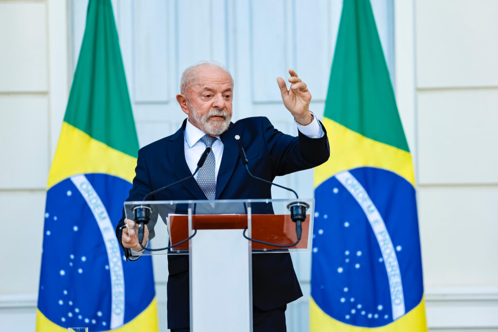 Lula rebate Trump e exige fim da interferência dos EUA nas eleições brasileiras