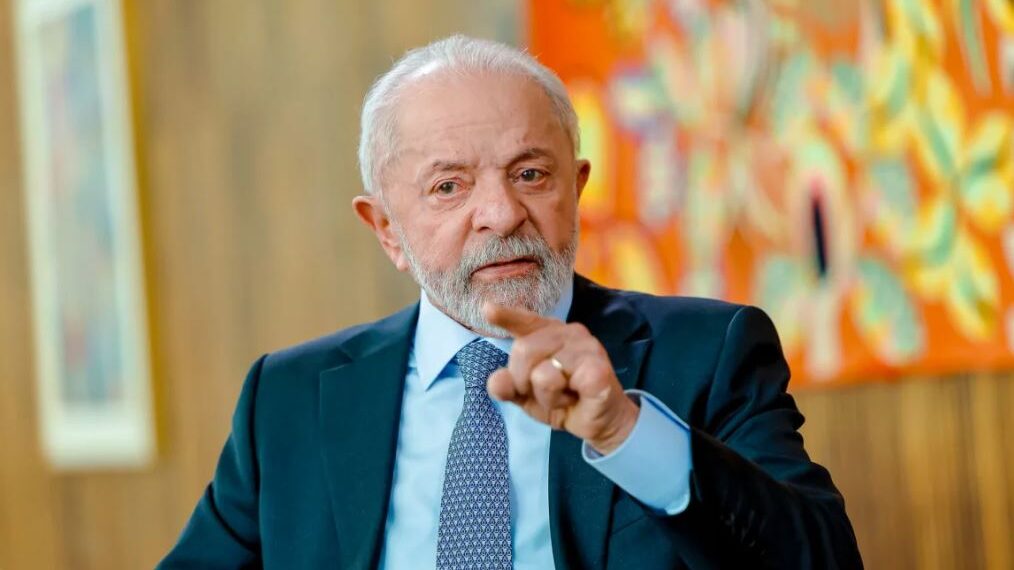 Lula revoga 'taxa das blusinhas' em decisão que alivia consumo popular