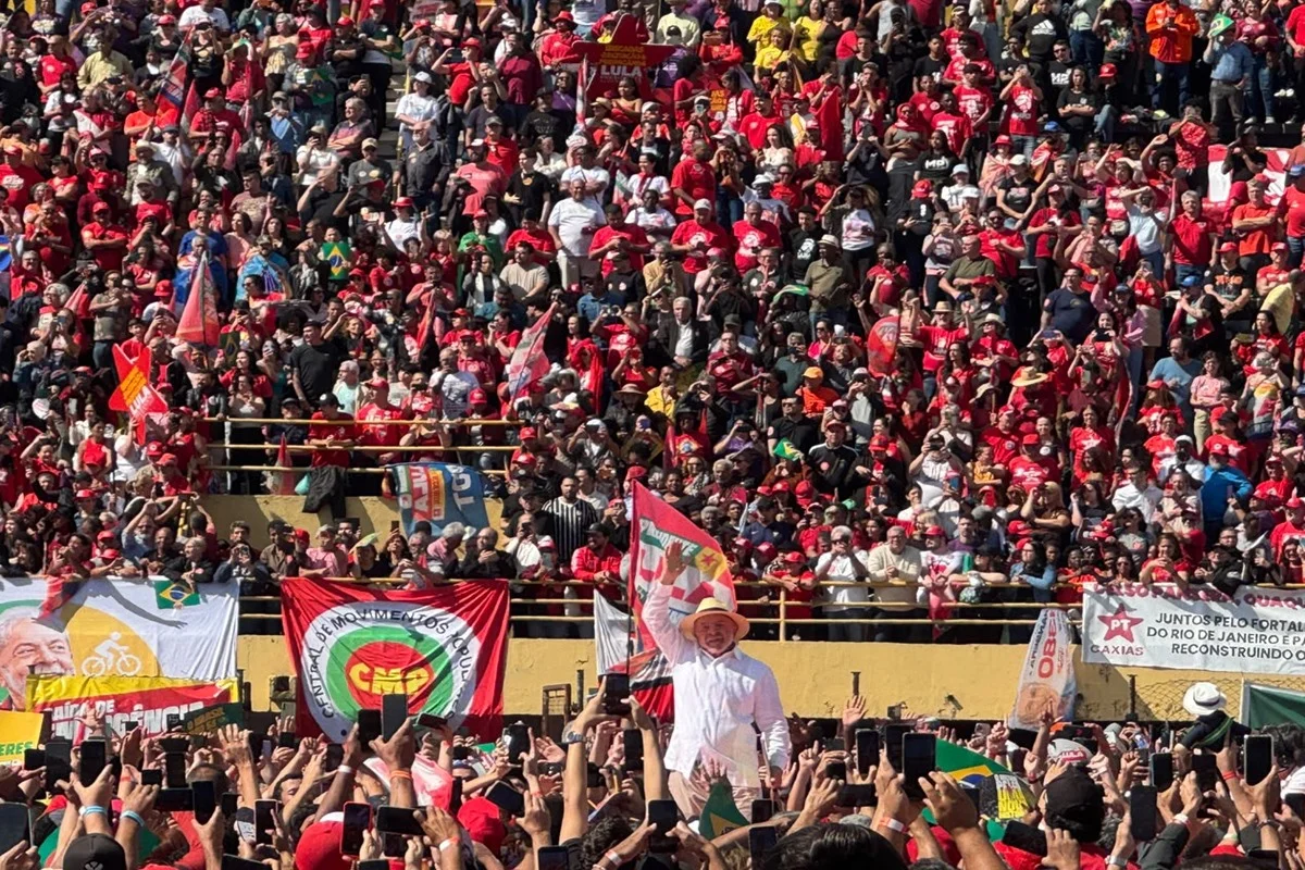 Lula inicia campanha presidencial com vantagem nas intenções de voto