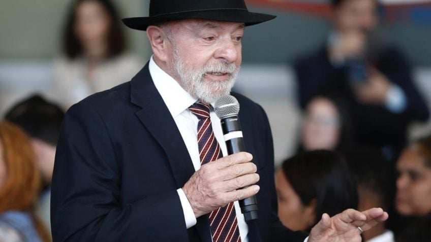 Luiz Inácio Lula da Silva sanciona inclusão de educação política na LDB