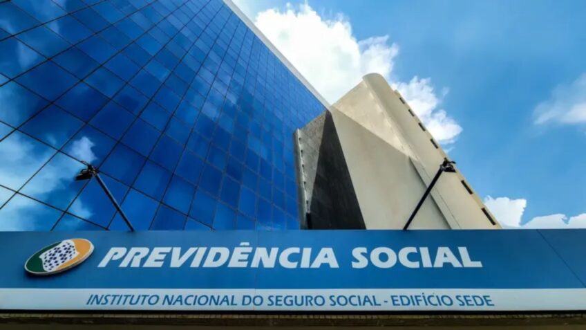 Luiz Inácio Lula da Silva sanciona lei que estabelece prazo para salário-maternidade