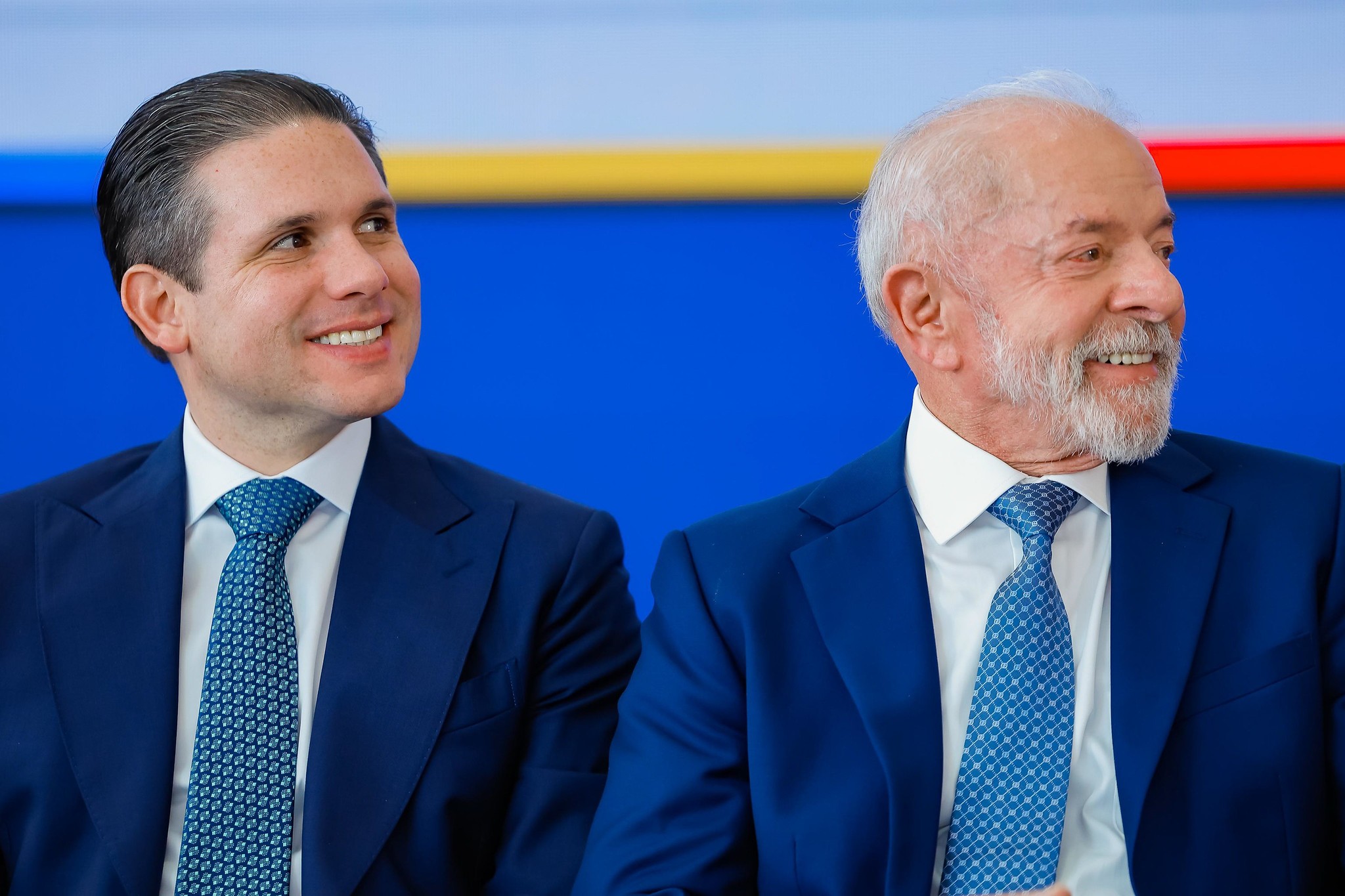 Presidente Lula entrega projeto que amplia benefícios para MEIs após reunião com Hugo Motta