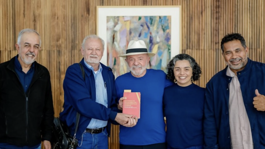 Luiz Inácio Lula da Silva debate cooperação com MST para auxílio à Venezuela