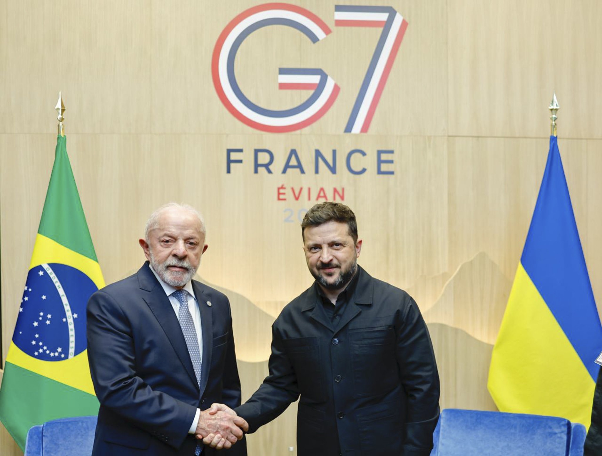 Presidente Lula se reúne com Volodymyr Zelensky em meio a divergências sobre guerra na Ucrânia