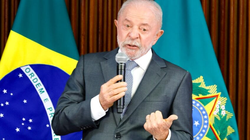 Lula afirma que Brasil buscará outros compradores se EUA impuserem tarifas