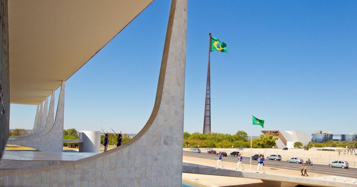 Lula critica Flávio Bolsonaro após EUA classificarem facções brasileiras como terroristas