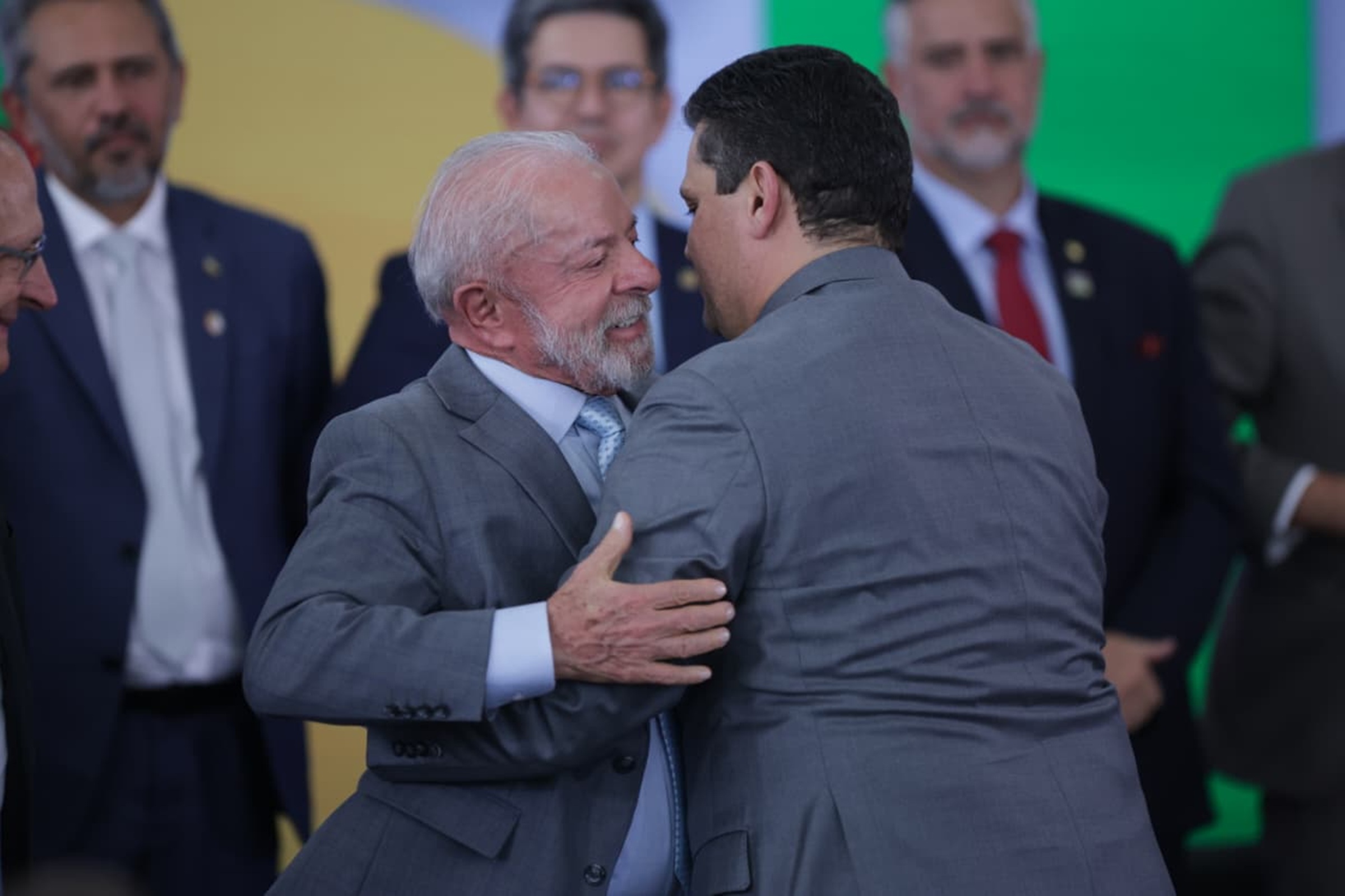Lula reage com frieza a Alcolumbre após derrota de Messias no Senado