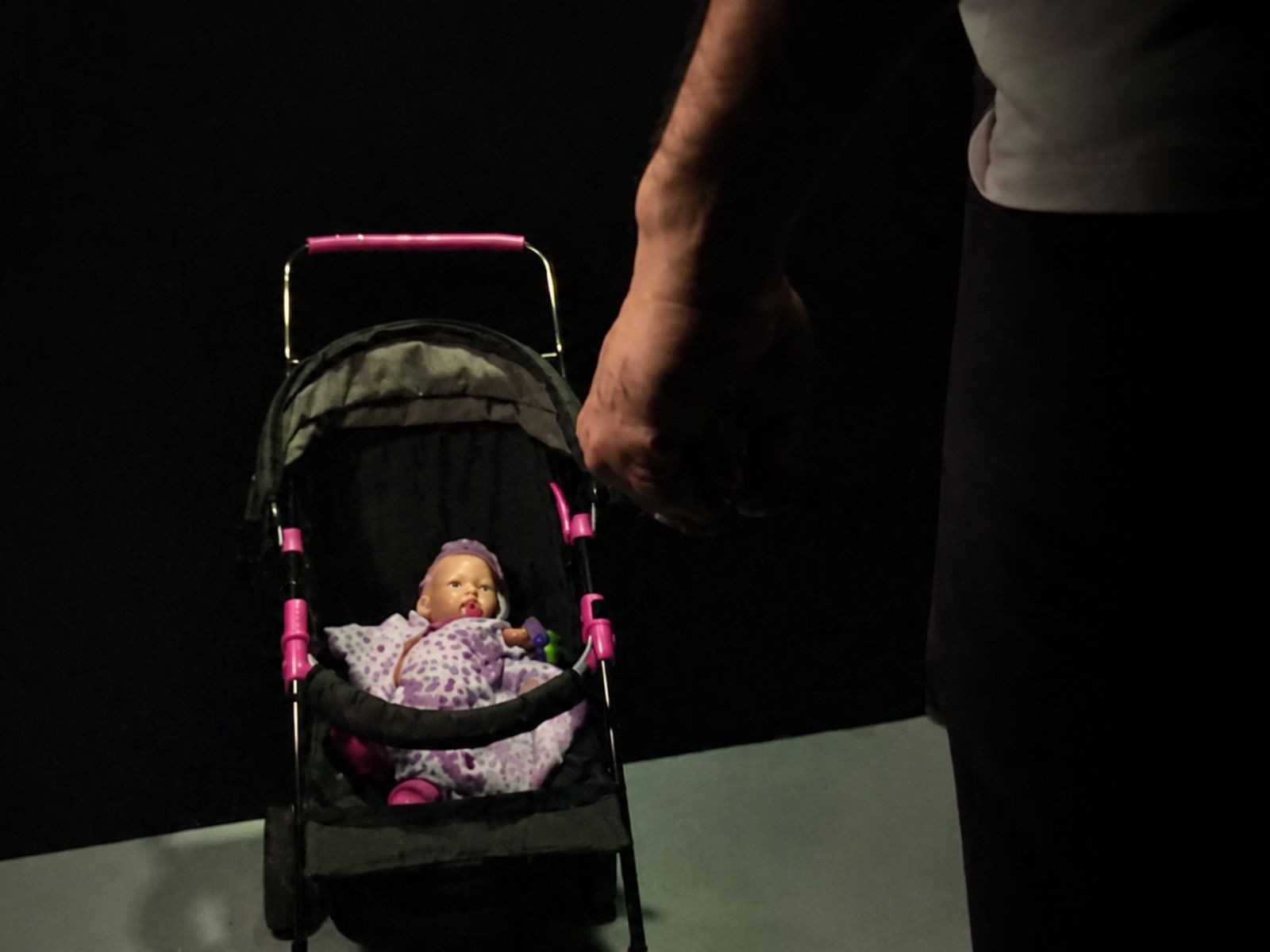 Madrasta se entrega à Justiça em caso de menina que ingeriu soda cáustica