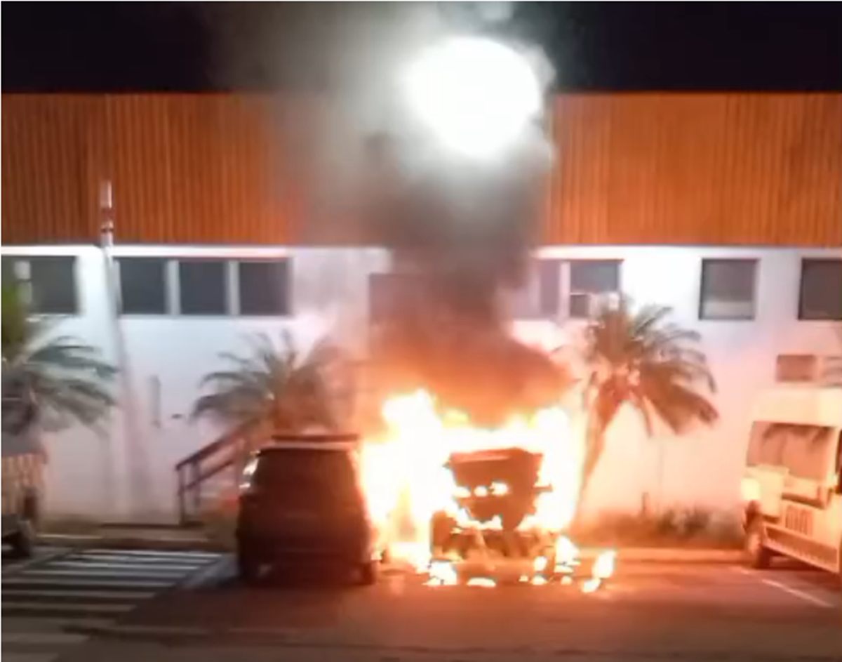 Incêndio destrói viaturas da SET em Goiânia