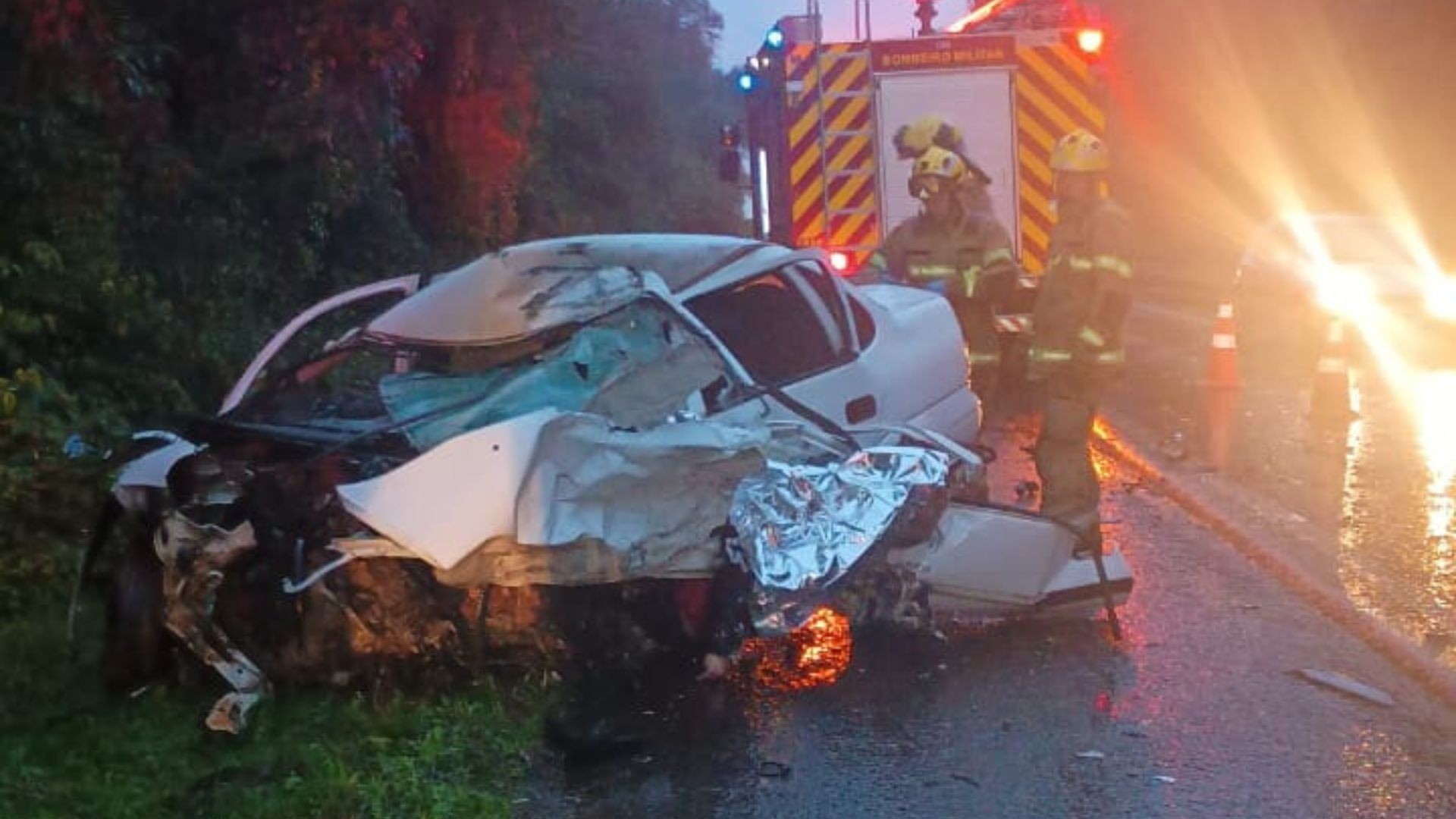 Mãe e filhas morrem em acidente entre carro e carreta na BR-285