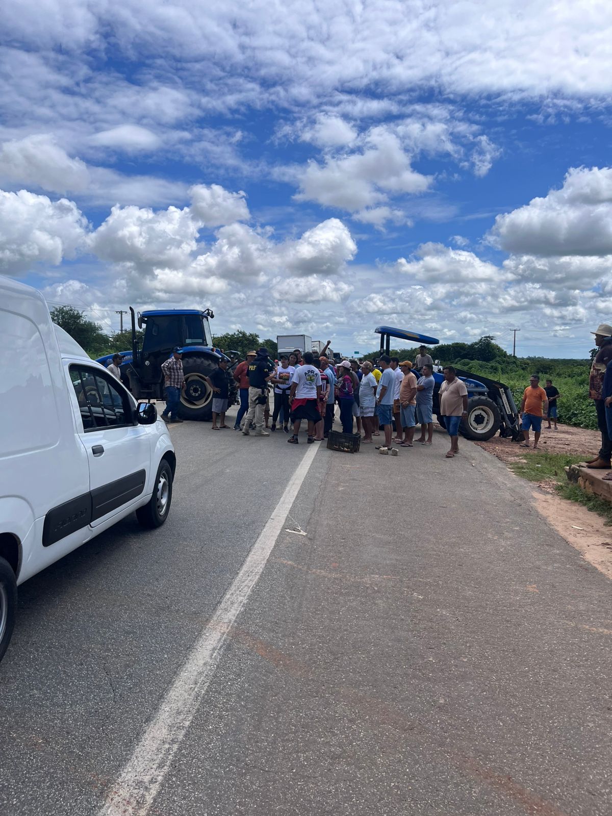 Assentamento Maísa bloqueia BR-304 em protesto