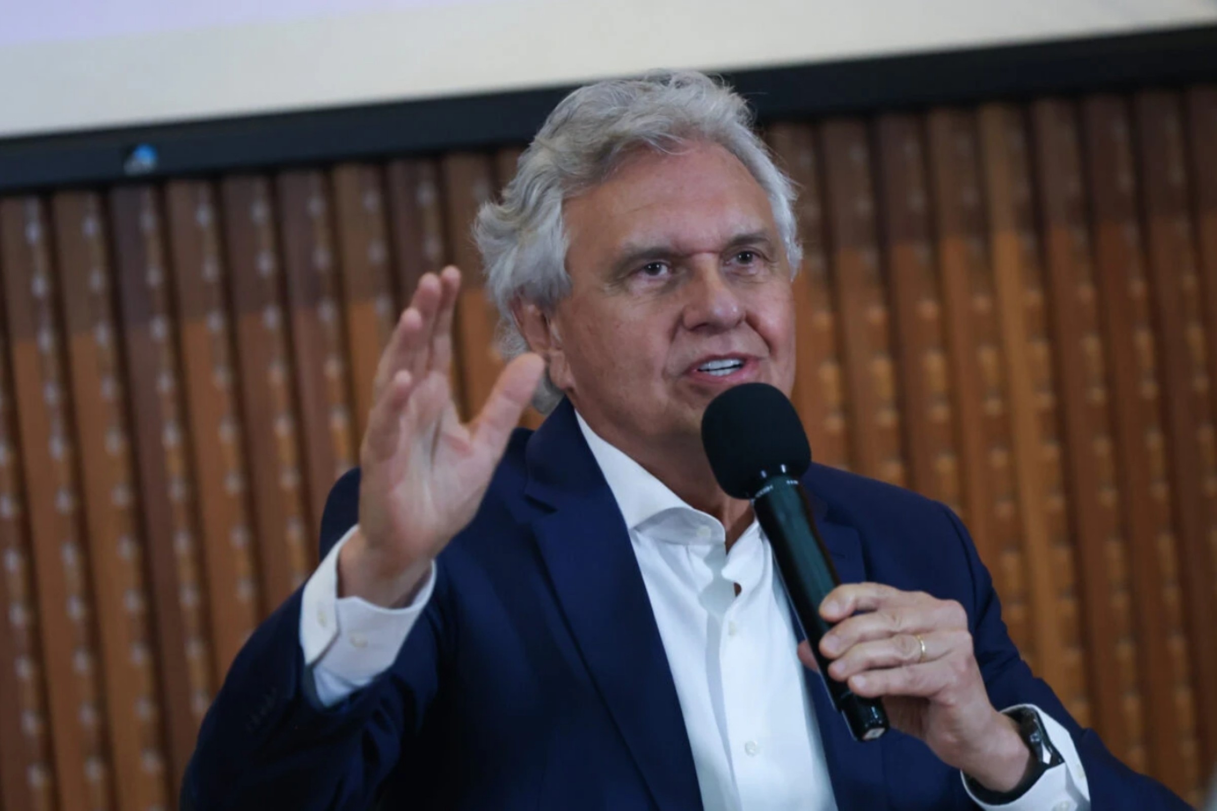 Ronaldo Caiado afirma respeitar urnas em meio a discussões eleitorais