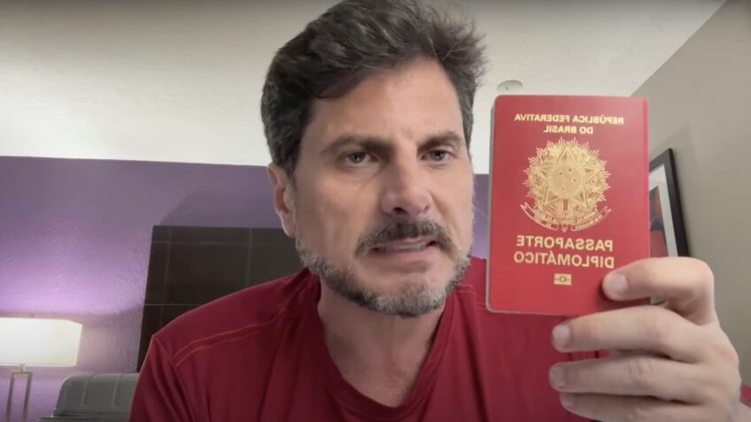 Alexandre de Moraes autoriza devolução do passaporte do senador Marcos do Val