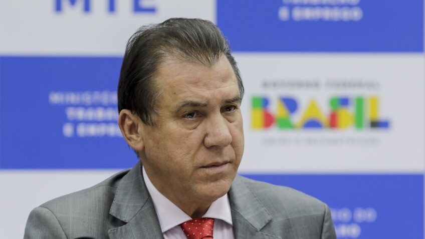 Ministro do Trabalho pede celeridade ao Congresso para aprovar fim da escala 6x1
