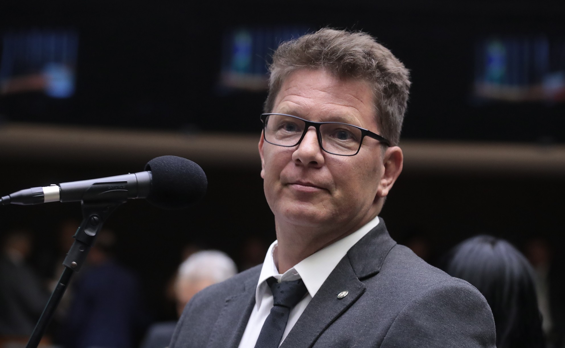 Mario Frias nega destinação de emendas para filme sobre Bolsonaro