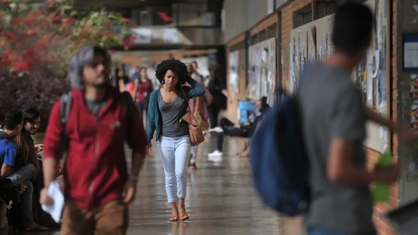 Matrículas no ensino superior dobram, mas desafios de equidade persistem