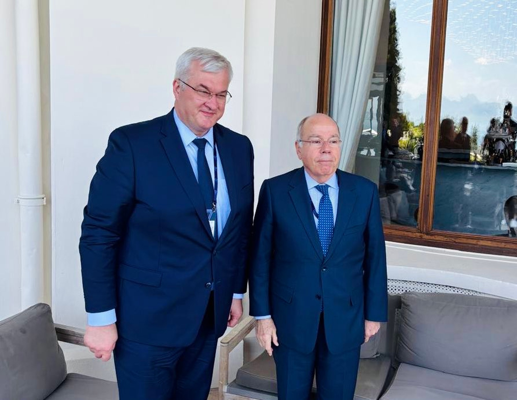 Mauro Vieira se reúne com chanceler da Ucrânia durante cúpula do G7