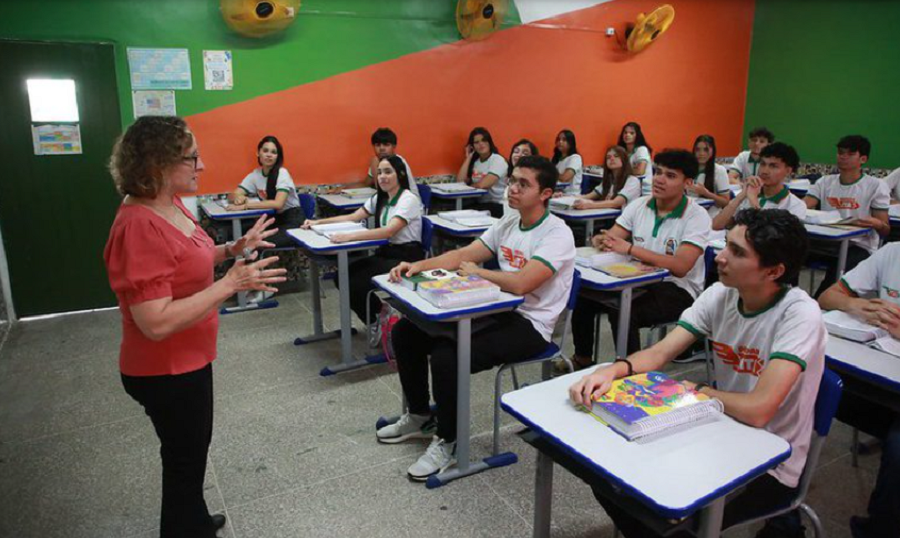MEC abre 4.143 vagas de mestrado para professores da rede pública