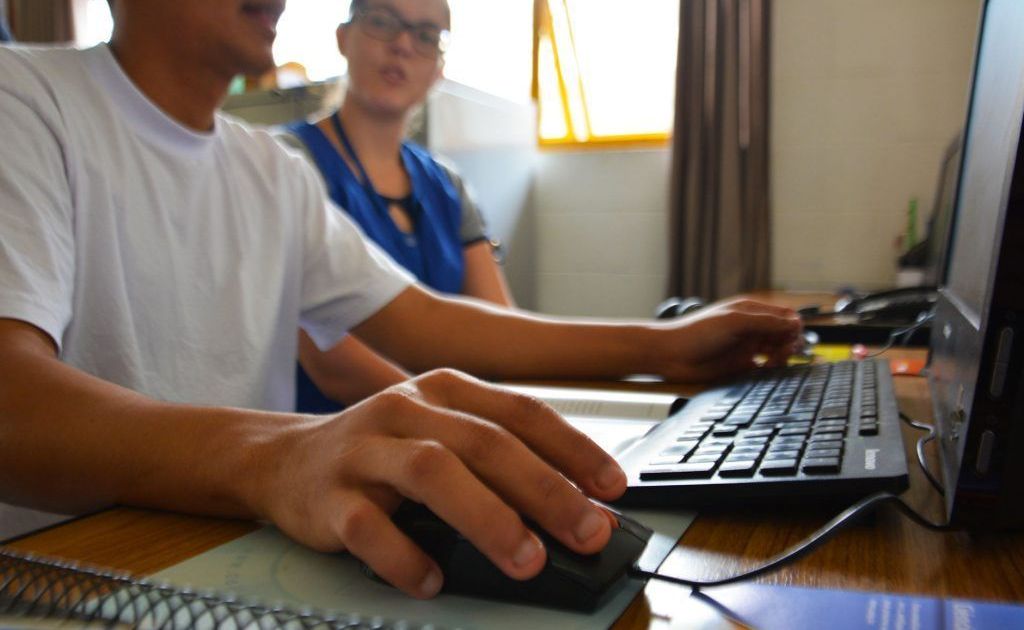 CCJ adia análise de PECs sobre redução da maioridade penal; especialistas criticam foco em punição