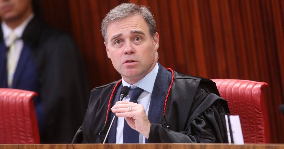 Mendonça suspende impulsionamento de vídeo que liga Lula ao Master e INSS