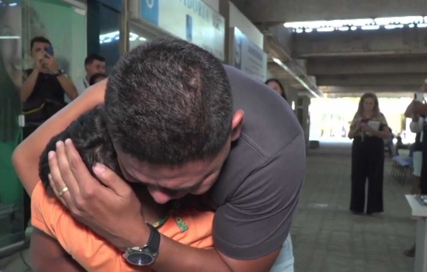 Menino potiguar conhece doador de medula óssea do Amapá após transplante em Natal