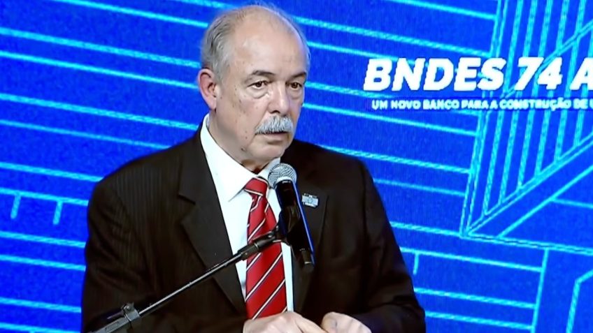 Presidente do BNDES diz que Lula pediu ampliação do foco da indústria
