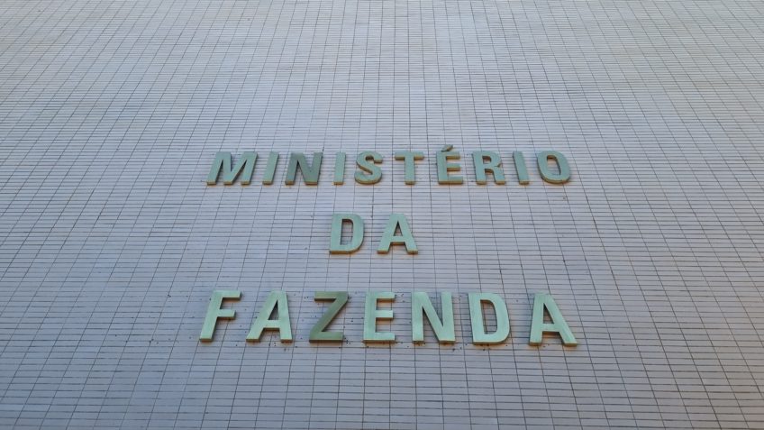 Mercado aumenta projeção do déficit público para R$ 59 bilhões em 2026