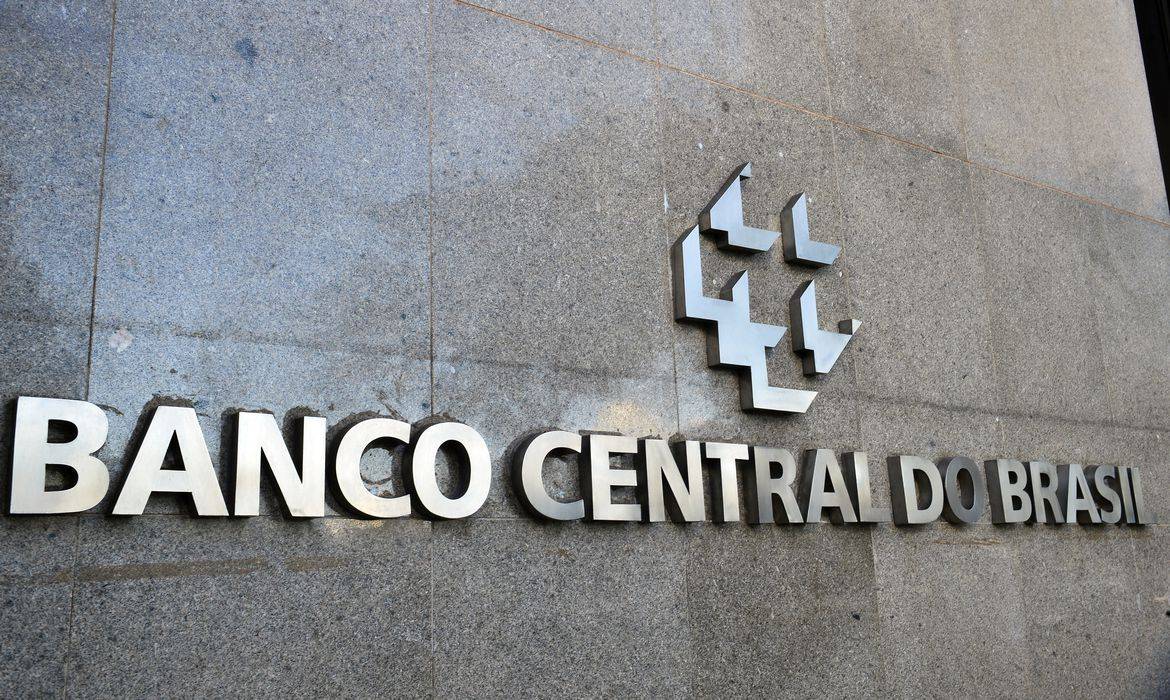 Banco Central decide corte de 0,25 ponto na Selic nesta quarta-feira; Guerra e inflação pressionam Copom