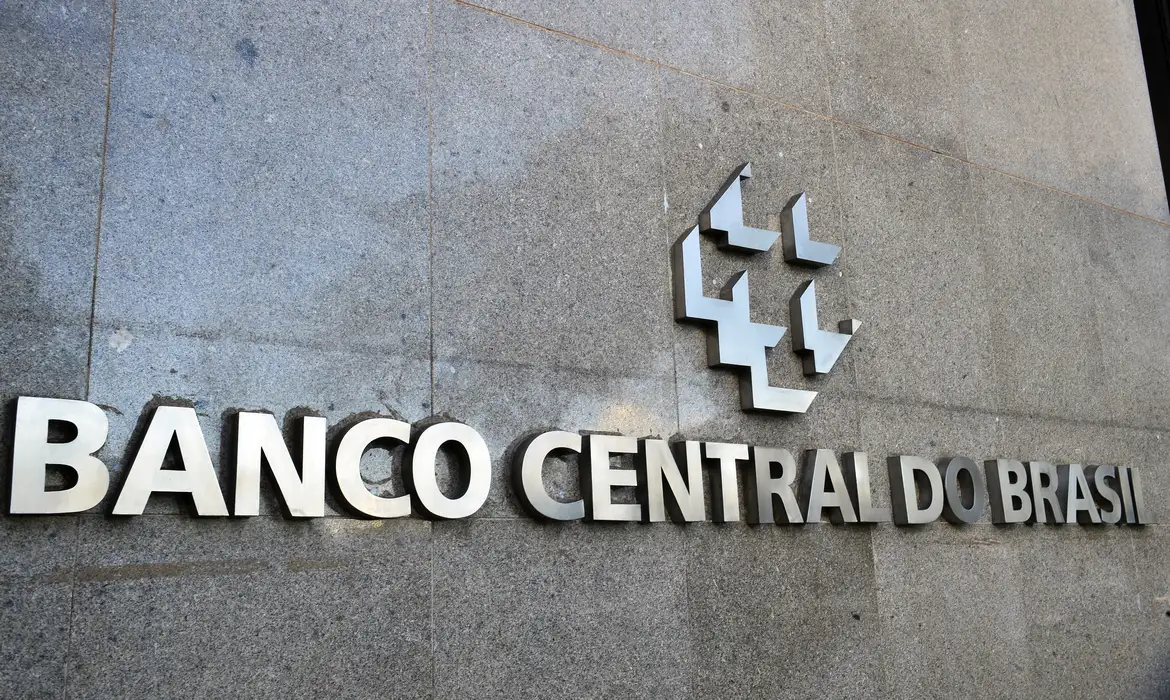 Mercado financeiro eleva previsão da Selic para 13,75% em 2026
