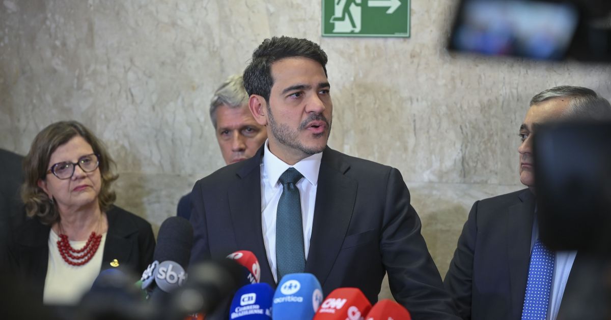 Senado rejeita Jorge Messias e impõe revés a Lula no STF