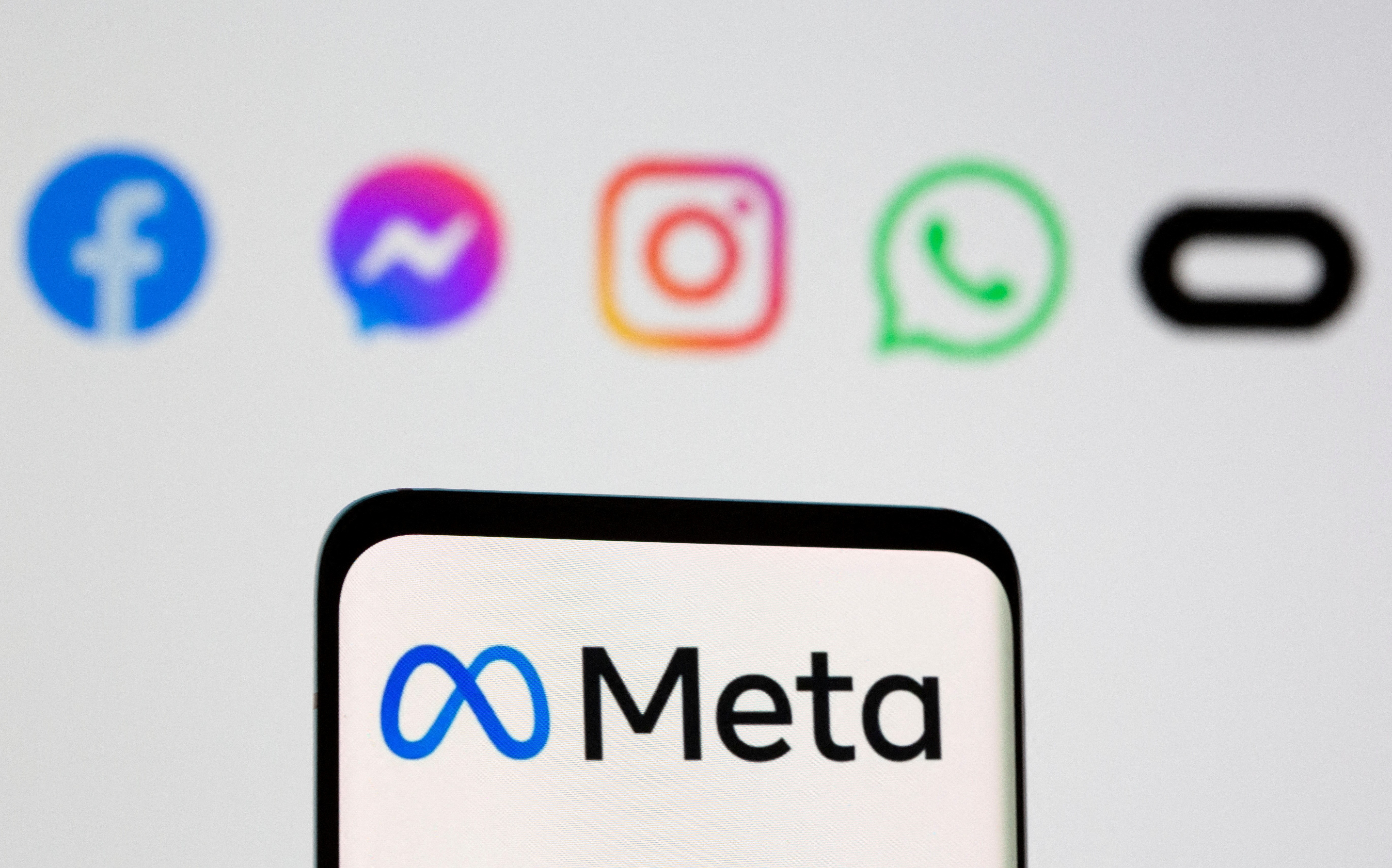 Meta demite 8 mil funcionários e realoca recursos para priorizar IA