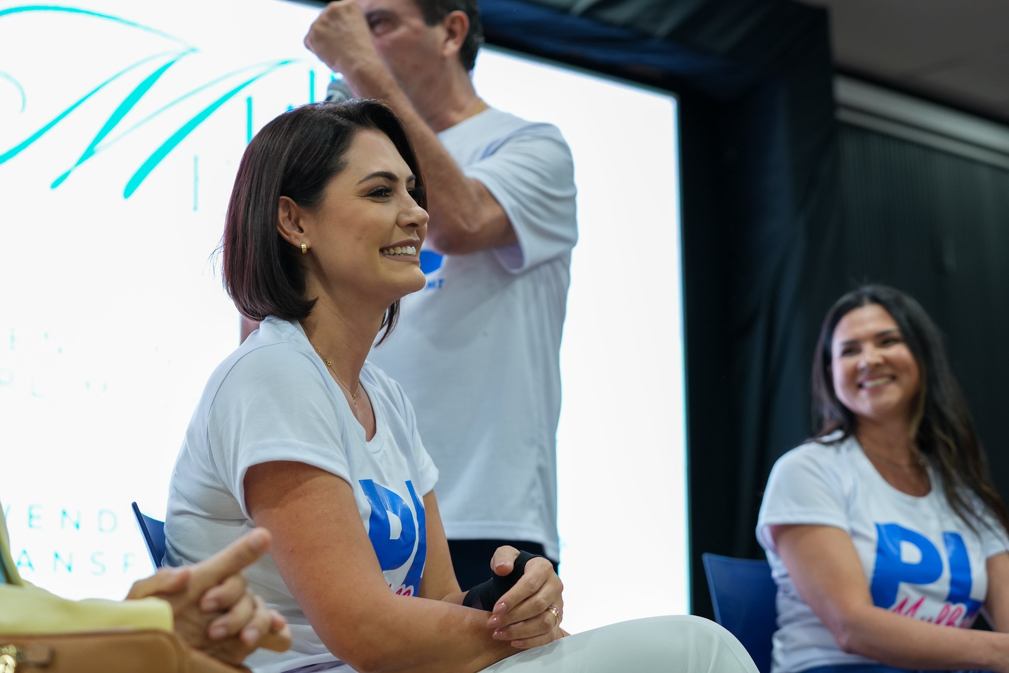 Michelle Bolsonaro aguarda sinal de Deus para definir candidatura ao Senado