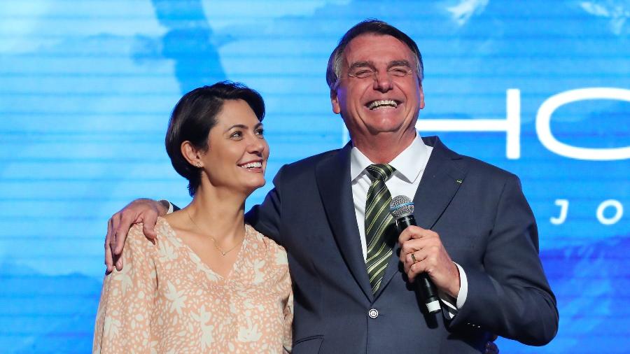 Moraes autoriza cirurgia de Bolsonaro; Michelle atualiza sobre recuperação