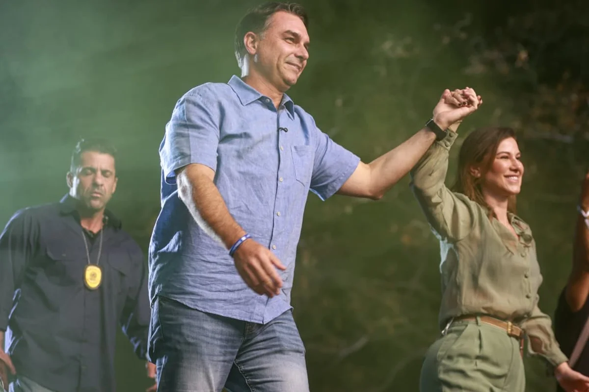 A dependência política de Flávio Bolsonaro em relação a Michelle