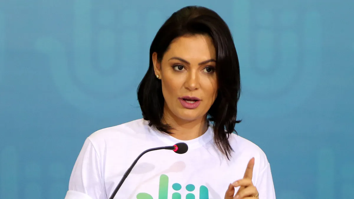 Michelle Bolsonaro avalia candidatura ao Senado com Jair Bolsonaro