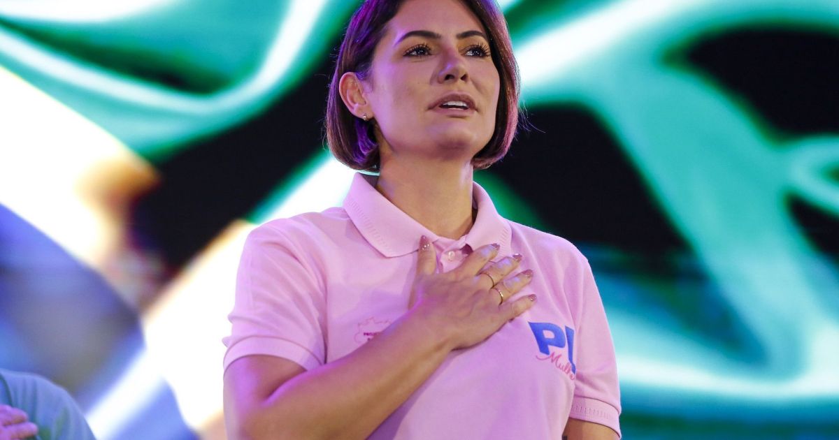 Michelle Bolsonaro elogia programa de Lula e sofre críticas de bolsonaristas