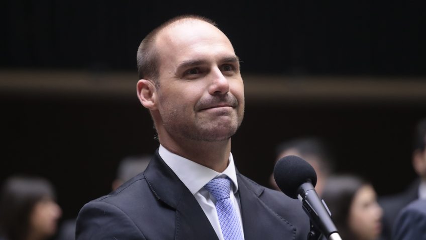 Mídia internacional noticia condenação de Eduardo Bolsonaro pelo STF