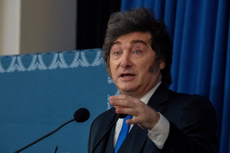 Milei assina Decreto para expulsar estrangeiros por ataques à Argentina