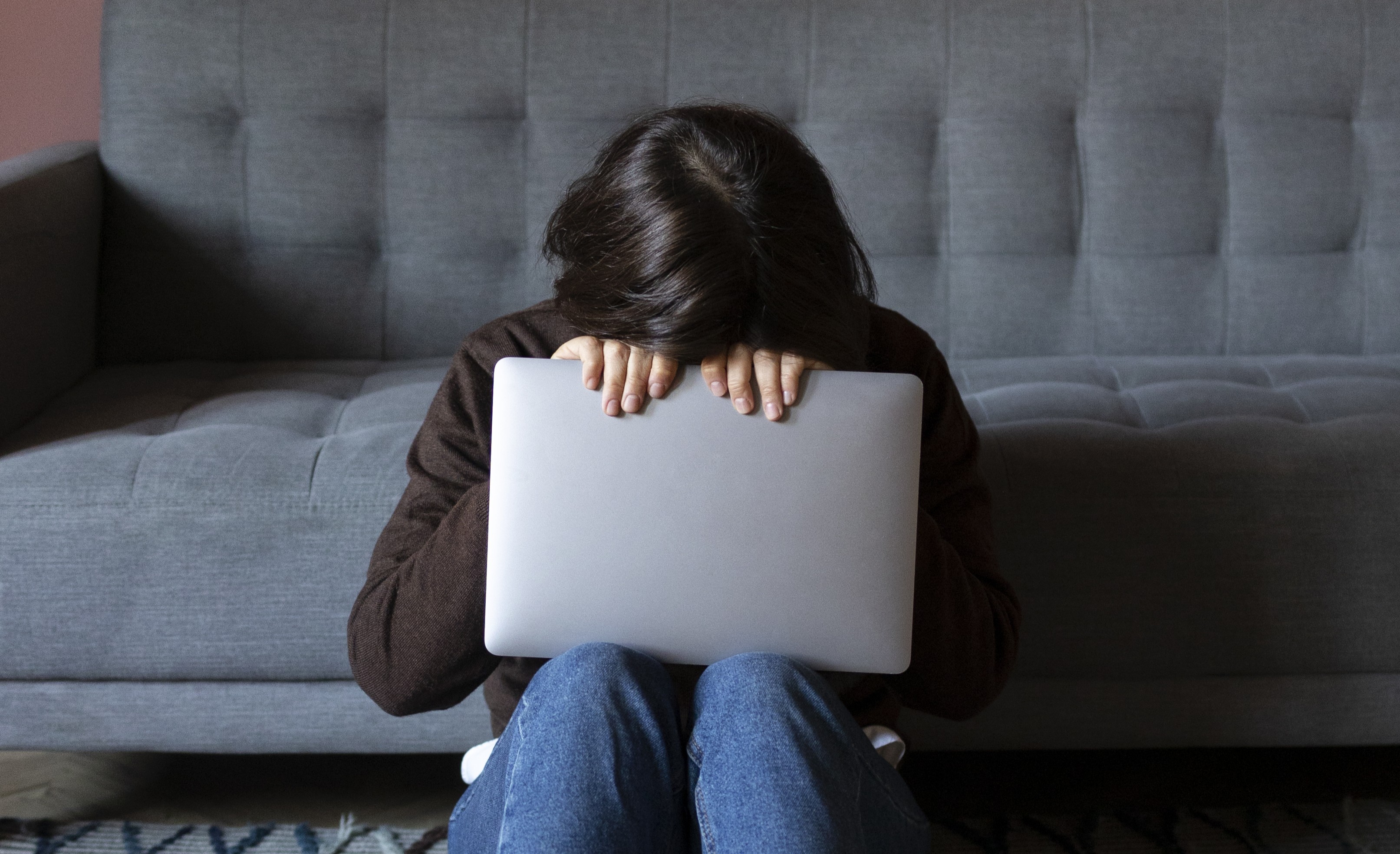 Um em cada seis jovens em países pobres sofre abuso sexual na internet, revela estudo