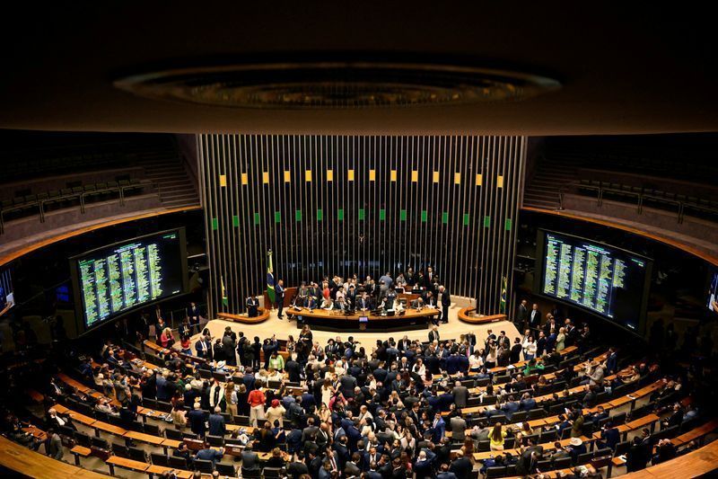 Câmara aprova minirreforma partidária com parcelamento de dívidas e multas