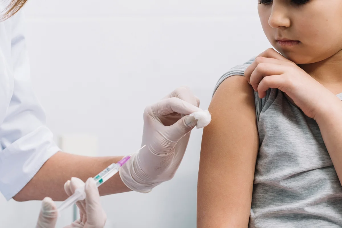 Ministério da Saúde prorroga vacinação contra HPV para jovens até fim de 2026