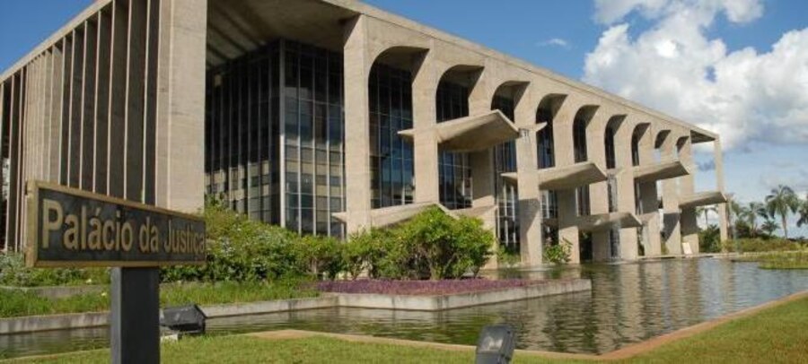 Ministério da Justiça determina retorno de delegados cedidos, gerando receios sobre investigações