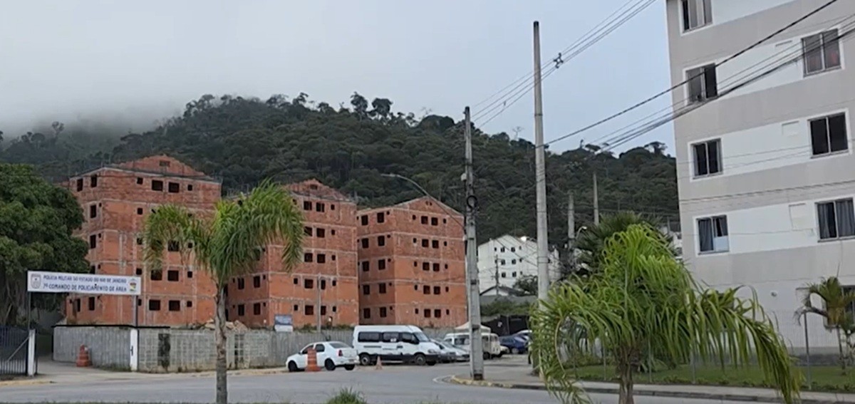 Moradias para vítimas das chuvas de 2011 em Teresópolis sofrem novo adiamento e entrega é prevista para julho de 2027