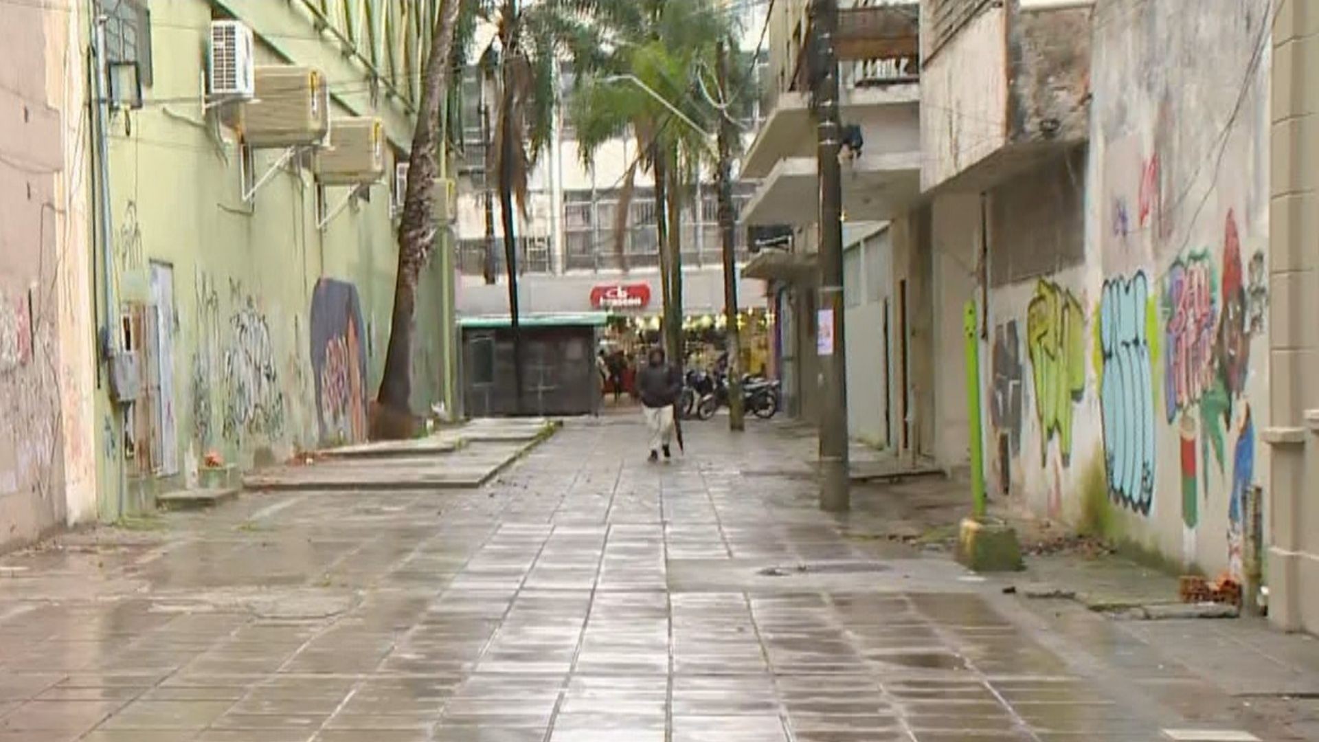 Homem em situação de rua morre em Pelotas; polícia apura hipotermia
