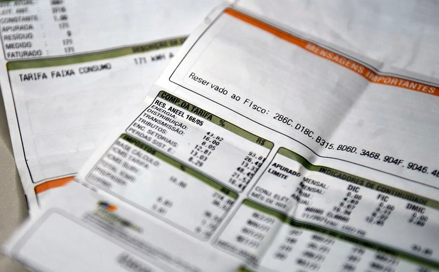 Moradora será indenizada em R$ 3 mil após erro no medidor gerar cobranças excessivas