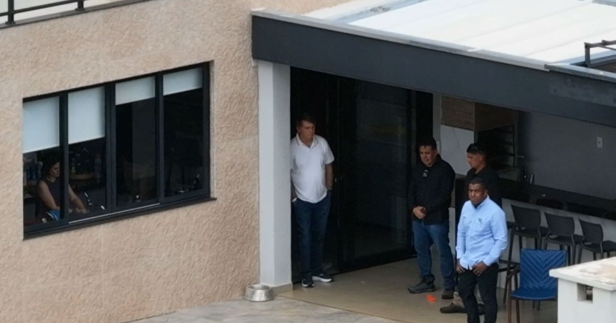 Alexandre de Moraes autoriza entrada de prestador de serviços na residência de Bolsonaro