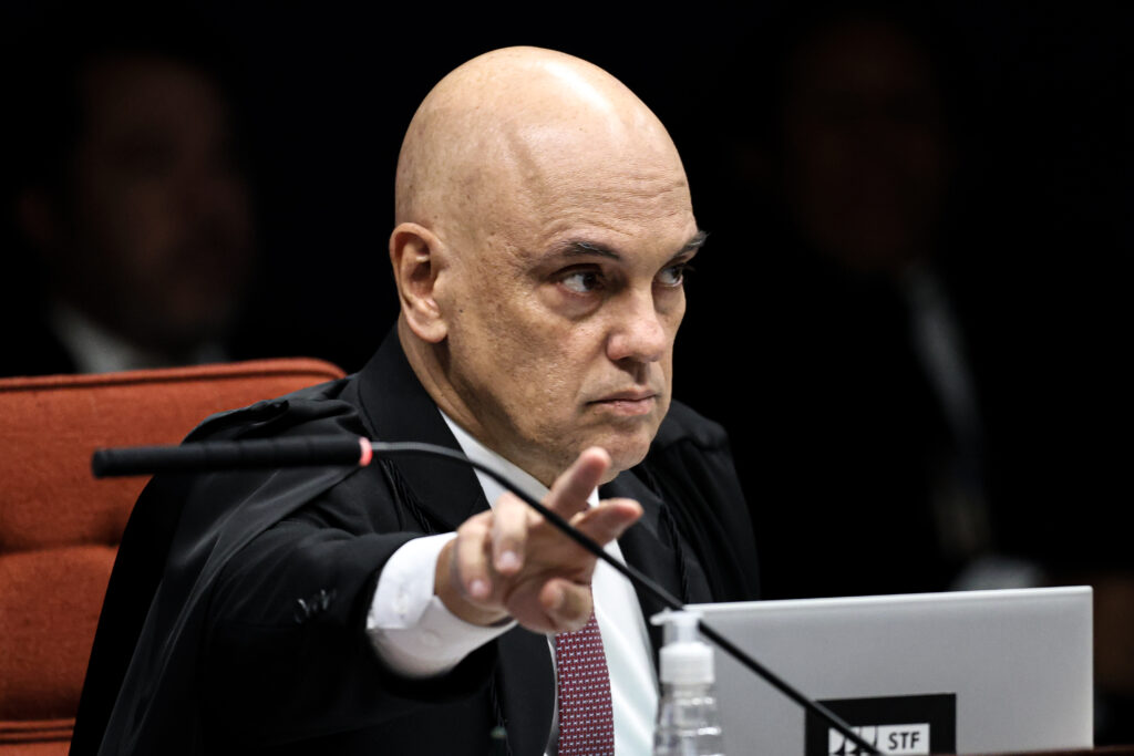 Ministro Alexandre de Moraes autoriza visita de nora e netas a Bolsonaro em prisão domiciliar